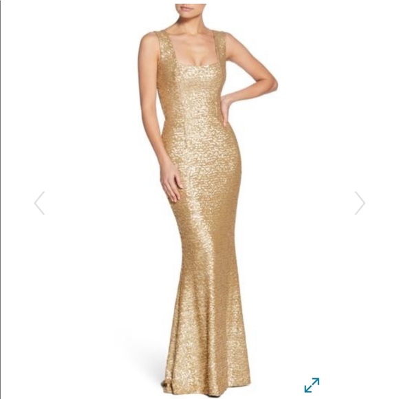 Guess by Marciano Dresses & Skirts - Beautiful guess by Marciano dress.